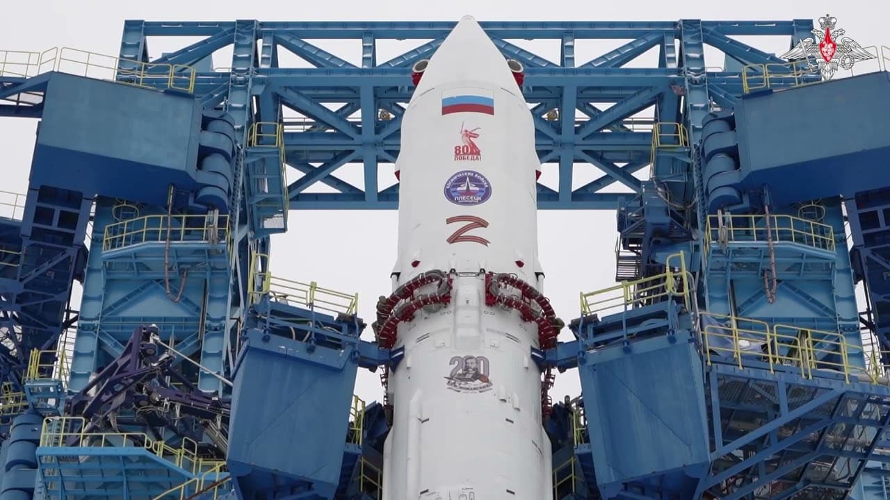 Khrunichev State Research and Production Space Center 3 x Rodnik (Kosmos 2585, 2586, 2587)