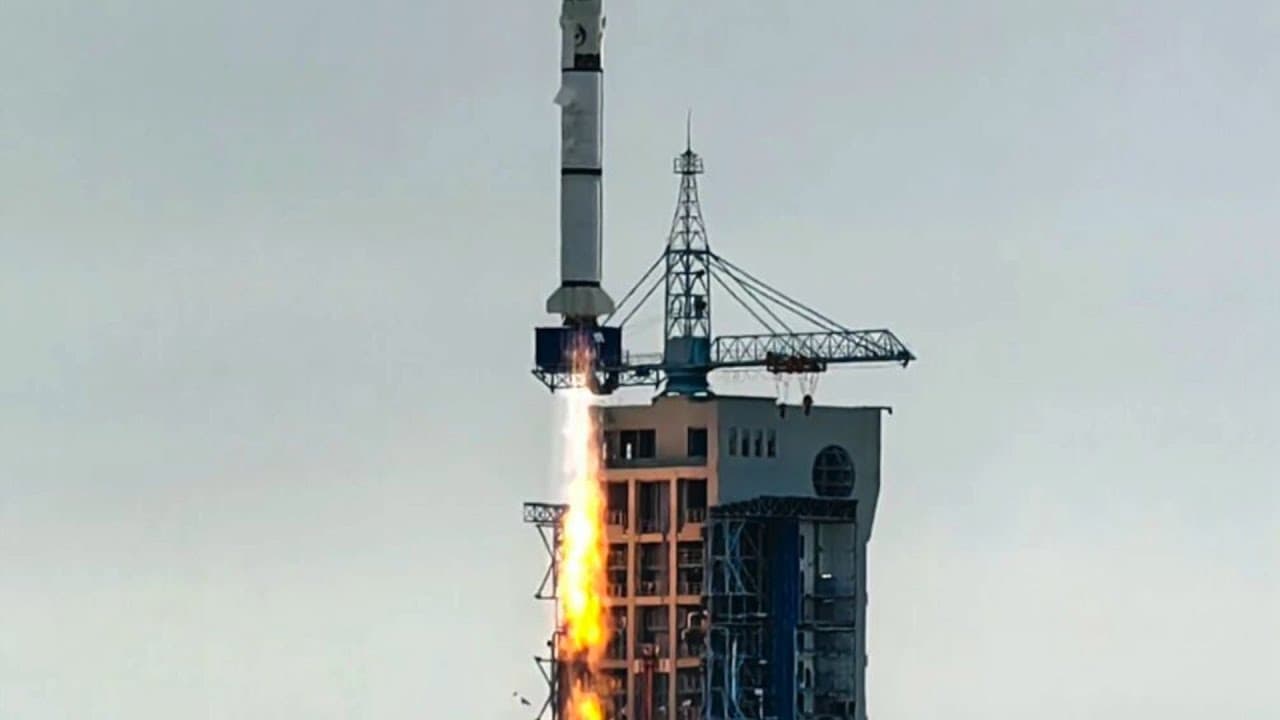 Long March-2C launches Shijian-30 A-C